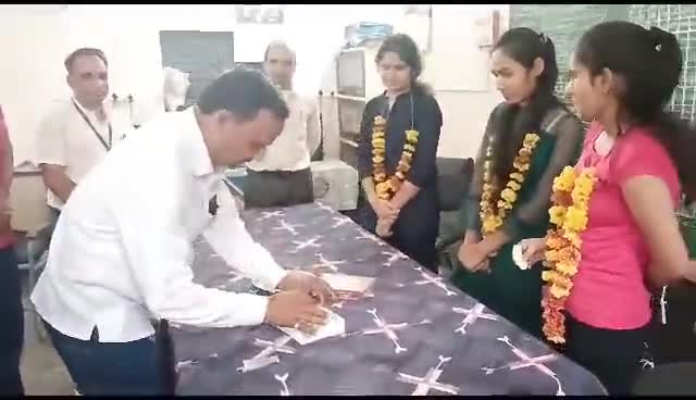 चौरई: Excellence School chourai class 12th maths toppers Ashi 87% shivani 84.2% satakshi 80% #chourai#viralvideo