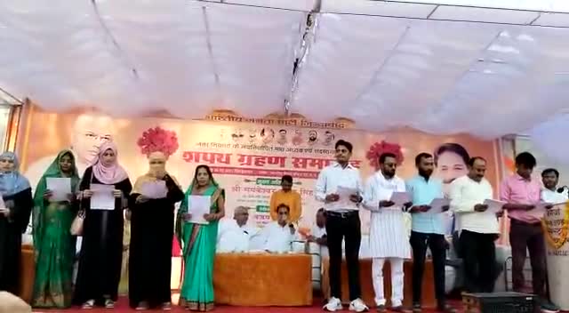 #ऊंचाहार नगर पंचायत के नवनिर्वाचित सभी सभासदों को एसडीएम सिद्धार्थ चौधरी ने दिलाई शपथ। #bjpup