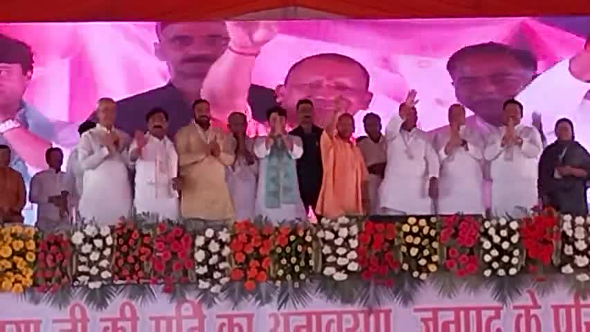 मुख्यमंत्री योगी आदित्यनाथ के संग माधवराव सिंधिया के पुत्र पहुंचे मैनपुरी
#मैनपुरी #कानपुर #झांसी #मुरैना #उरई #जालौन