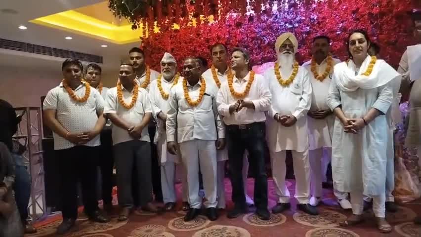 आज आम पार्टी हरियाणा द्वारा #सम्मान_समारोह मैं हरियाणा आप पार्टी उपाध्यक्ष आदरणीय बहन #चित्रा_सरवारा जी द्वारा  सम्मानित पधाधिकारीयो की मोजूदगी मैं मुझे #सम्मान देने के लिए दिल से आभार वा धन्यवाद ....