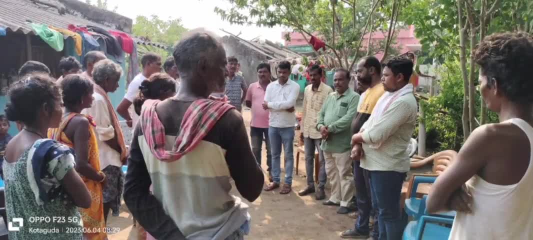 ମୋଟୁ: ତେନ୍ତୁଳିଗୁଡା ଗ୍ରାମର ମୃତା ମହିଳାଙ୍କ ପରିବାରକୁ ସାହାଯ୍ୟର ହାତ ବଢାଇଲେ ସାଂସଦ