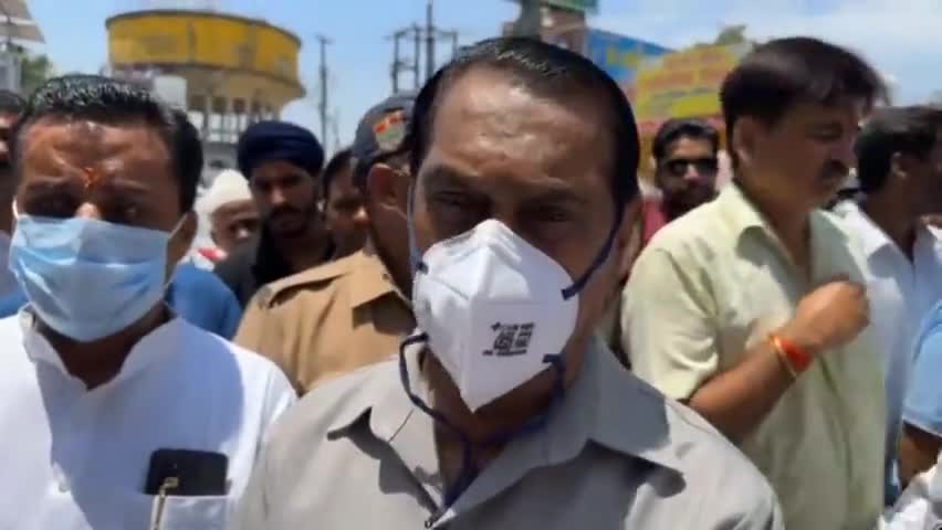 #अतिक्रमण की जद में आ रहे #दुकानदारों से #किच्छा #विधायक तिलक राज बेहड़ ने बात की और क्या कहा देखें।