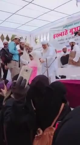 मौलाना के पास लड़कियों की भीड़
#muslim #islamic #maulana #harkhabaraaptak #shamsulqamar #shamssaeed #breakingnew