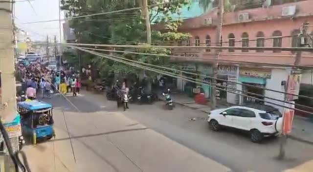 यह जीत का जश्न नहीं,आगाज़ है,जनता के उस विश्वास का,जो लोकतंत्र की दिशा और दशा तय करता है। मेरा मुख्य पार्षद (सभापति) में  चुनाव चिन्ह कबूतर छाप क्रमांक संख्या आठ पर बटन दबाकर भारी मतों से विजय बनावे!!
#सभापति #मुख्य_पार्षद #बांका #संतोषसिंह