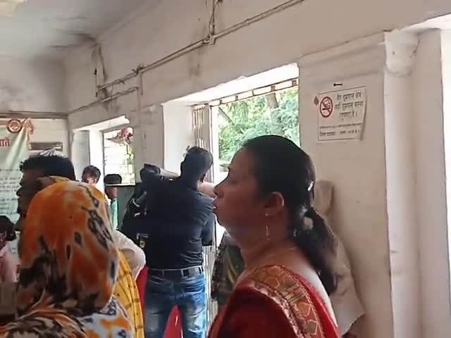 ईसागढ़: लाडली बहना योजना  के 1000₹ के लिए इंडियन पोस्ट पेमेंट बैंक में काफी भीड़ दिखी ।#ashoka