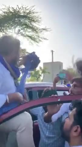 पहले मैं सोचता था की डंपर का उपयोग केवल ट्रांसपोर्ट के लिए होता है फिर कल पहली बार पता चला कि #रावण को रोकने के लिए भी ड