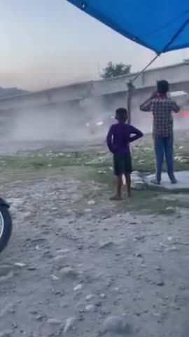 हरिद्वार पुलिस ने सिखाया सबक / मथुरा के युवक बना रहे थे रील 
#haridwarpolice 
#reel
#viralvideo