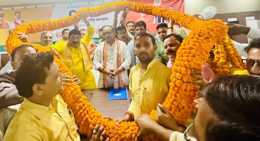 मोदी सरकार के 9 वर्ष पूर्ण होने पर जिला पंचायत सभागार में #व्यापारी_सम्मेलन की अध्यक्षता जिला संयोजक संजय पाण्डेय जी ने किया कार्यक्रम में मुख्य अतिथि प्रदेश श्री #BhupendraSinghChaudhary जी एवं जनपद के प्रभारी मंत्री श्री #Dayashankar_ji