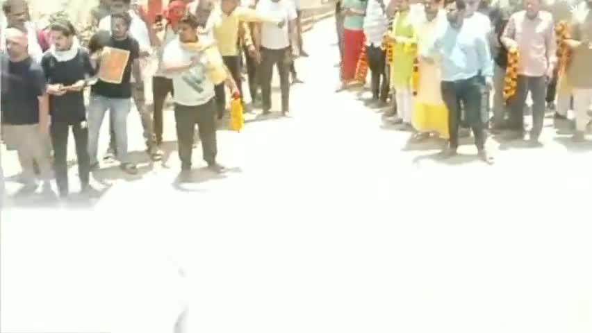 करैरा,बगीचा सरकार मंदिर पर बागेश्वर धाम सरकार महांत धीरेन्द्र कृष्ण शास्त्री जी के आगमन पर हार्दिक स्वागत हुआ #बागेश्वर