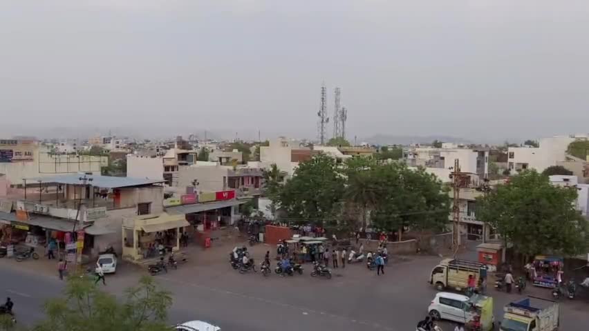 गिर्वा: सवीना उदयपुर में हुइ बारिश, बारिश के बाद सड़कों पर लोग उमड़े और अच्छा माहौल बना, शाम का नजारा देखने लायक था #उदयपुर