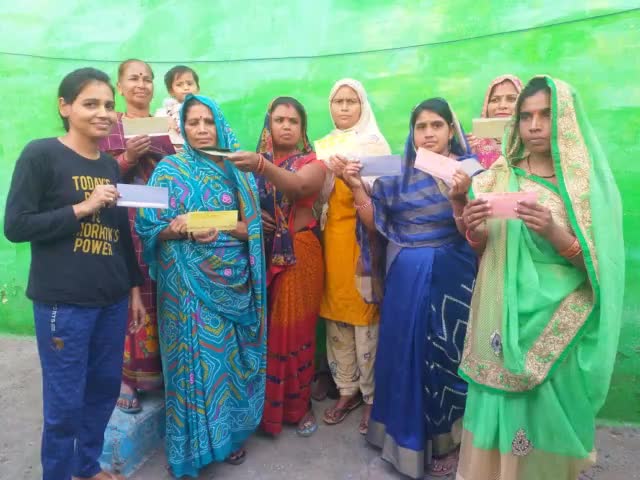 #seva ke 9 varsh माखन नगर की हितग्राही बहनों द्वारा पोस्टकार्ड पर धन्यवाद मोदी जी लिखकर आभार व्यक्त किया गया