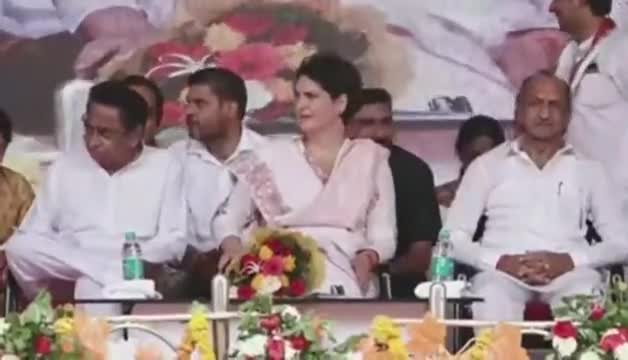 मिशन 2023 का शंखनाद..
#INCMP  #INCIndia #PriyankaGandhiVadra #DigvijayaSingh #KamalNath #Congress #RahulGandhi #IYC