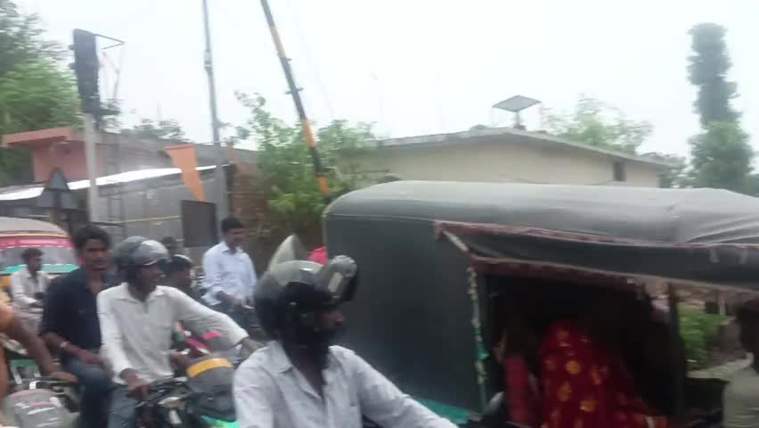 #ye Jo jaam dekh rahe Hain Aaj din ke 12:00 baje ka hai muraliganj railway fatak gire hue ke Karan hajaron gadiyan khadi