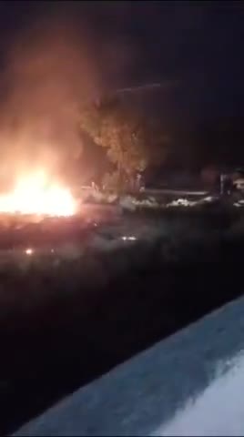 सोनबरसा चौक पर लगे 200केवी ट्रांसफार्मर में सॉर्ट सर्किट से लगी आग काफी तेजी से फैल रहा है#सोनबरसा