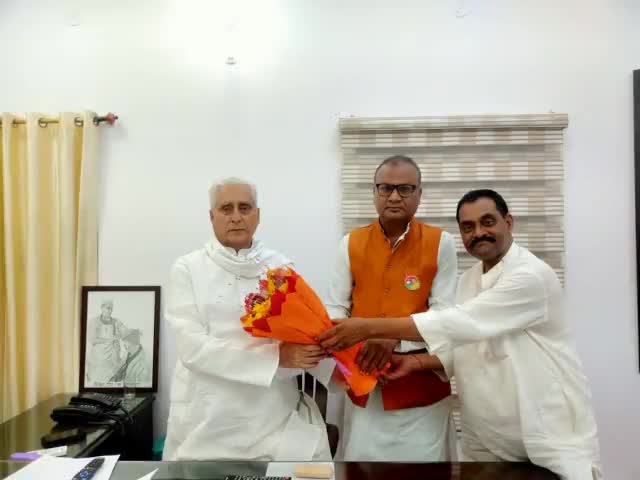 प्रेस विज्ञप्ति
आज दिनांक 16 जून 2023 को राष्ट्रीय जनसंभावना पार्टी के माननीय राष्ट्रीय अध्यक्ष #उपेंद्र साहनी# ने #केंद्र सरकार के द्वारा पूरे देश में एससी एसटी, ओबीसी और अल्पसंख्यक  समाज का आरक्षण को खत्म करते हुए जा रहा है ।