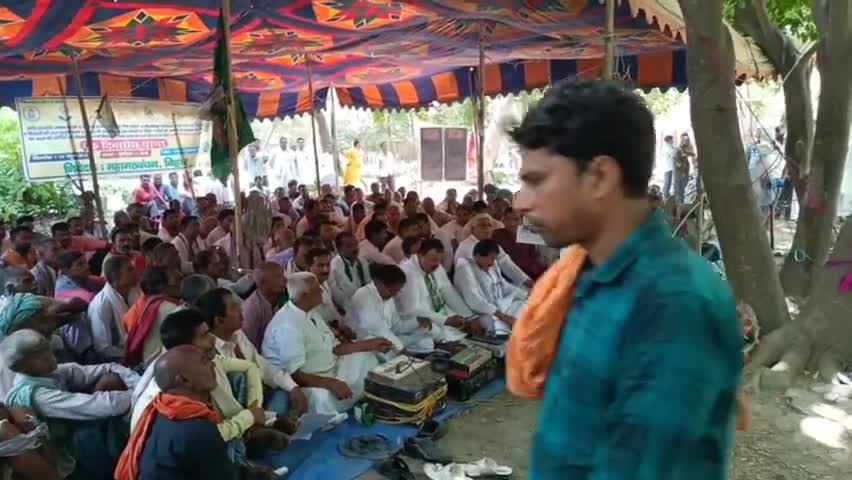 केंद्र सरकार के जनविरोधी नीतियों एवं तानाशाह रवैये के खिलाफ महागठबंधन द्वारा लौरिया विधानसभा  के लौरिया प्रखंड मुख्यालय पर आहूत धरना प्रदर्शन कार्यक्रम में शामिल होकर सभा को संबोधित किया- मुकेश यादव जिला अध्यक्ष युवा राजद बेतिया #Mukesh