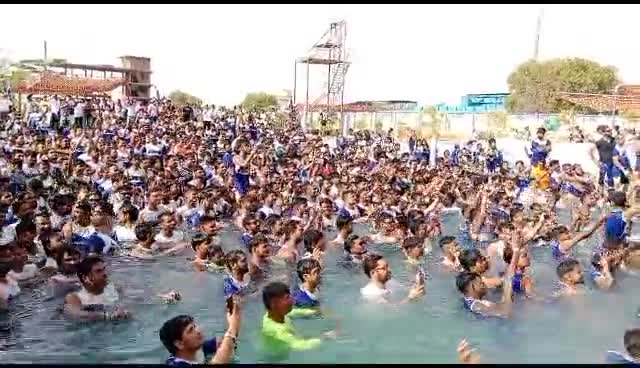#मिर्जापुर संस्कार ग्रुप द्वारा संचालित कार्यक्रम में शिरकत करने पहुंची #सपनाचौधरी व विनय पाण्डेय लोगों का बांधा समा