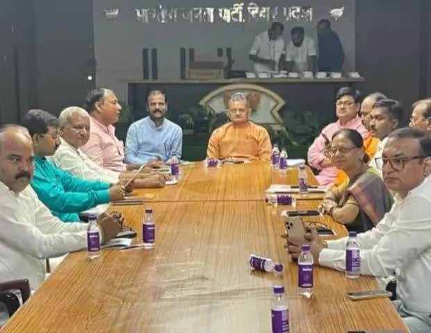 आज प्रदेश भाजपा कार्यालय में प्रकोष्ठ व विभाग की बैठक में भाग लिया।
#9YearsOfSeva #9YearsOfModiGovernment
