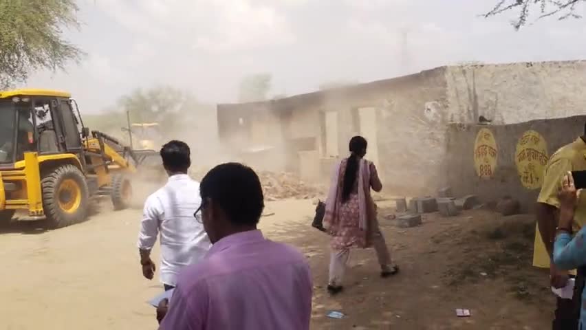 नाटास गांव मे हटाया प्रशासन नेअतिक्रमण