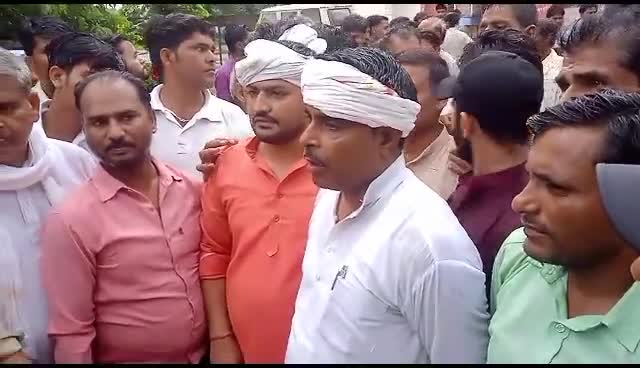 फल व सब्जी मंडी यूनियन के 8 दिन से चल रहे धरने बौली में आज महासभा आयोजन किया जिसमें मंडी की स्थाई मांग को लेकर प्रशासन को दी चेतावनी। #bjp4rajasthan #chshekharbjp #cpjoshiBJP #drsatishpoonia #arjunrammeghwal