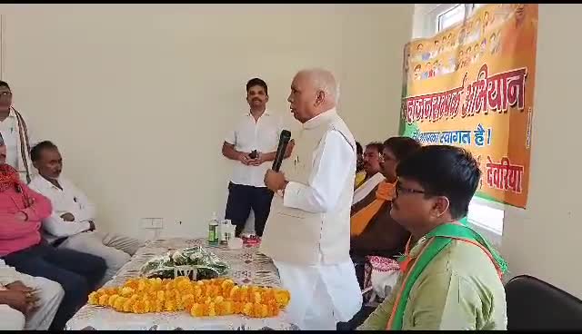 #भाजपा #किसान #मोर्चा द्वारा सम्पर्क अभियान के तहत मंडी के किसानों से सदर #सांसद रमापति राम त्रिपाठी के साथ #संवाद किया