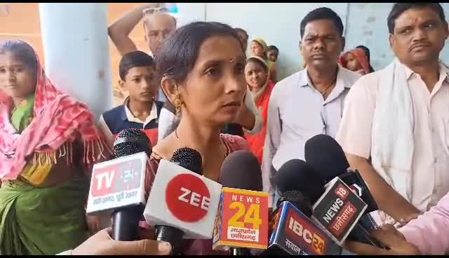 फर्जी दस्तावेजों लेकर सरकारी योजना का लाभ दिलाने पहुंची पंचायत कौनकेरा फिंगेस्वर में ग्रामीणों से ले रही 500  रूपये