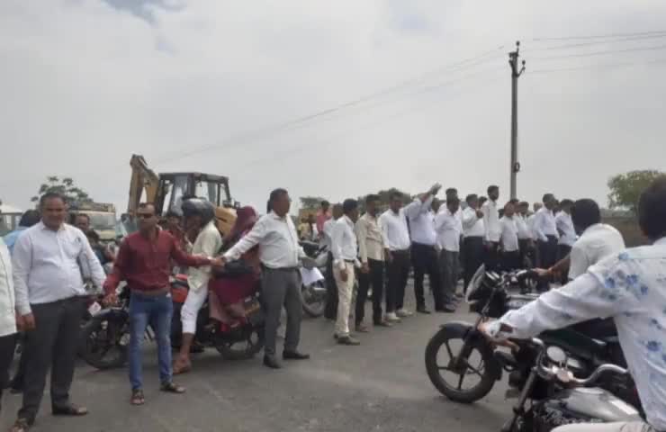 अधिवक्तावो ने किया चक्का जाम,मिनि सचिवालय मे न्यायालय भवन की कर रहे मांग #anta#trendingnews#breaking