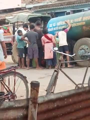 रॉबर्ट्सगंज: महा गर्मी के बीच लोगों को दिया जा रहा है पानी खलियारी में मार्केट में YouTube channel #rockstardkp