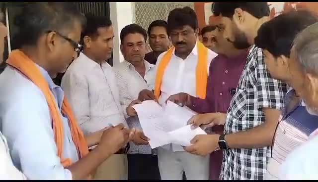 देवस्थान विभाग में पुजारियों की नियुक्ति पर विप्र प्रदेश अध्यक्ष हेमराज दीक्षित ने जताया विरोध ,एसडीएम को सौंपा ज्ञापन