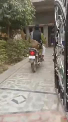 पता नही किस रूप में आकर नारायण मिल जायेगा 🚩🙏