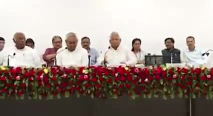 विपक्षी बैठक समाप्त करने के बाद  बिहार के नेता आदरणीय श्री लालू प्रसाद यादव गज़ब का बोला आप भी सुनिए। 
Lalu Prasad Yadav 
#LaluYadav #RahulGandhi #NitishKumar #LaluPrasadYadav #TejashwiYadav #bihar
