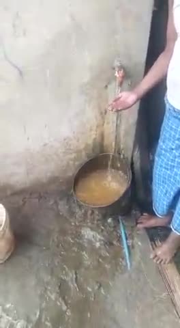 मानसी नगर पंचायत वार्ड नंबर 10 नल जल से पीला पानी निकलने से वहां की जनता परेशान!