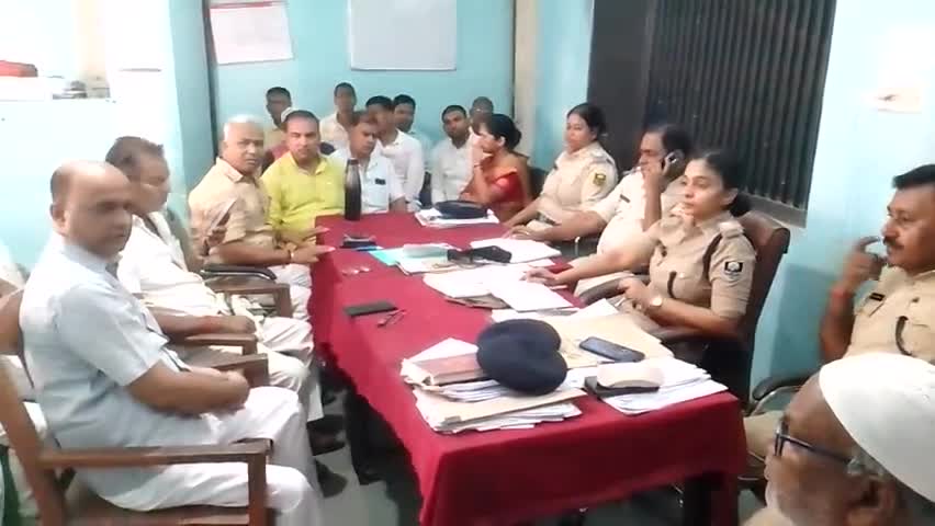 एकंगरसराय: @#बकरीद पर्व को लेकर शांति समिति की बैठक थाना परिसर में किया गया कई दल के नेता व जनप्रतिनिधि मौजूद थे।