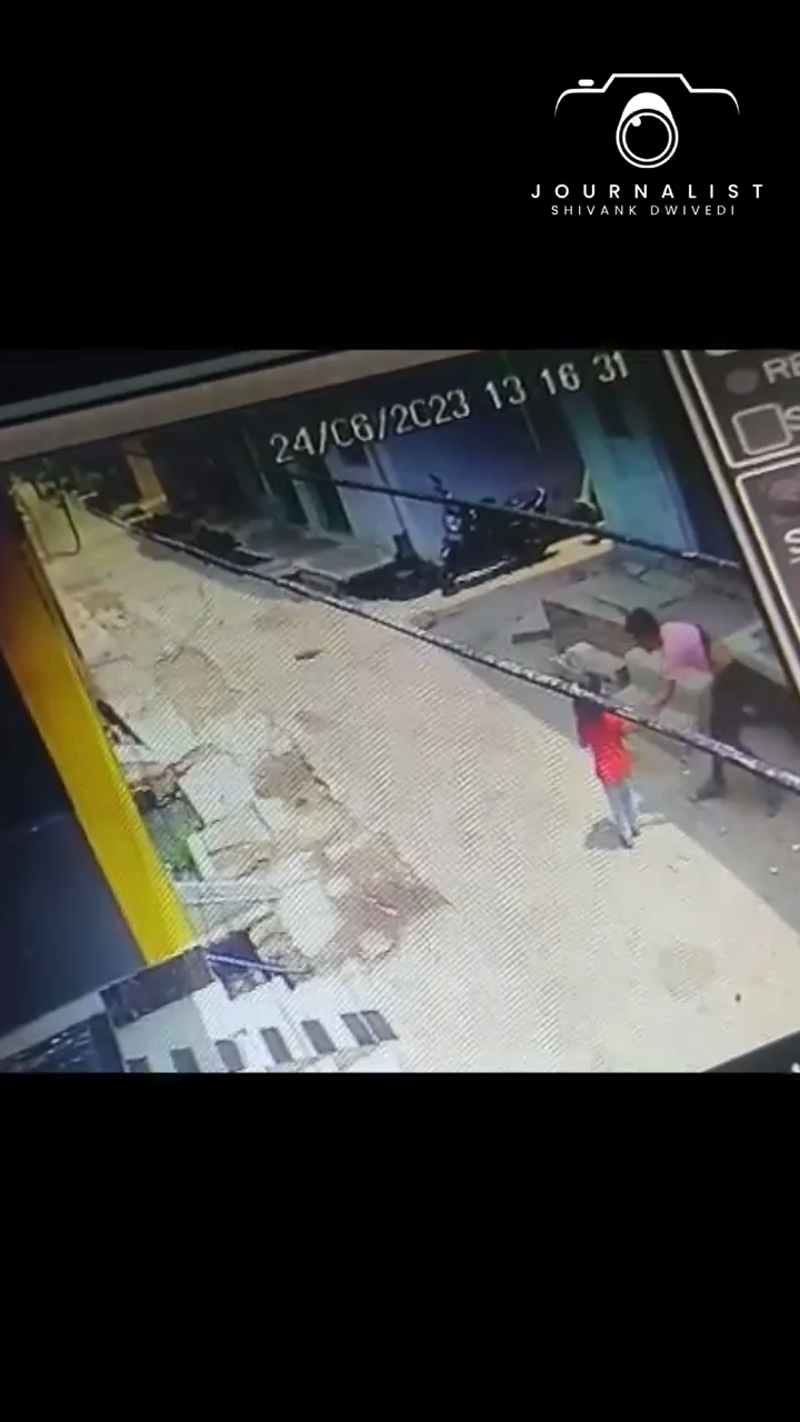सतना, मध्य प्रदेश: नागौद गांव में हुई चेन स्नैचिंग की घटना, नशेड़ी आरोपी द्वारा लाकेट छीना गया। पुलिस ने आरोपी की पहचान करते हुए तलाशी शुरू की। #newslive #news