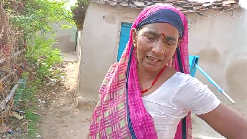 मौदहा: माता जी की जुबानी प्रधान जी का विकास सुनिए और देखिए #प्रधान