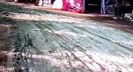 कावरियों के लिए राहत की खबर है
इस बार झारखण्ड कवारिया पथ पर मुलायम बालू बिछाया जा रहा है बिहार जैसा इससे कवारियों को चलने में कष्ट कम होगा।