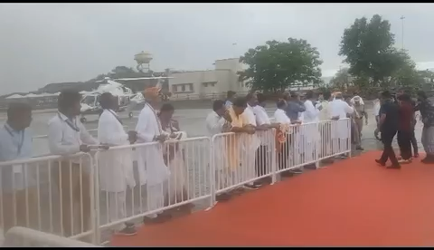 राजस्थान के यशस्वी मुख्यमंत्री श्री अशोक गहलोत जी के उदयपुर आगमन पर बलीचा में हैलीपैड पर सूत की माला पहना आवागत किया 
#udaipurdiaries
#udaipurcity