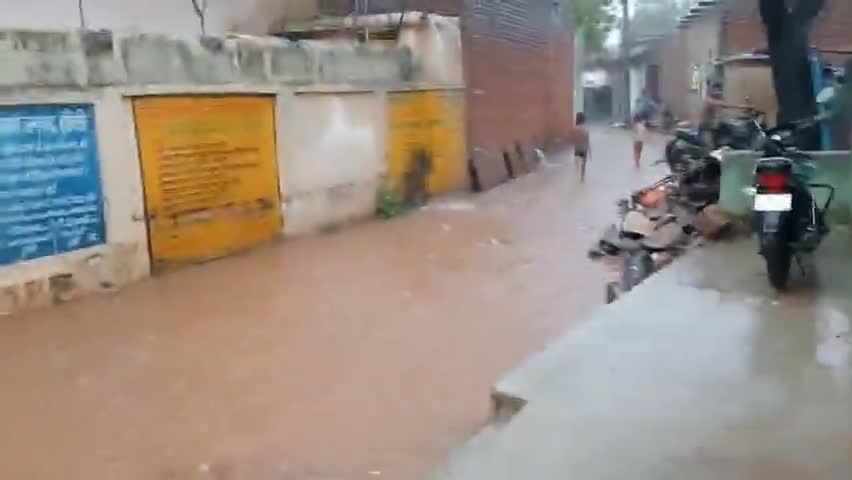 झांसी: ग्राम खजरहा खुर्द में नाली नही #bknews #newsreportar