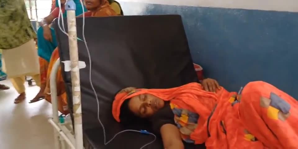 बैसा: आमबाड़ी गाव के एक ही परिवार के चार लोग मध्य रात्रि से है बेहोश,अस्पताल में चल रहा इलाज