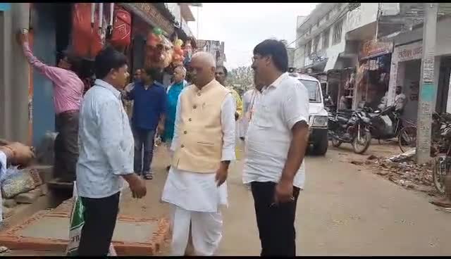 #सांसद रमापतिराम त्रिपाठी ने #बैकुंठपुर में घर-घर #सम्पर्क कर #मोदी #सरकार की #उपलब्धियों को बताया।