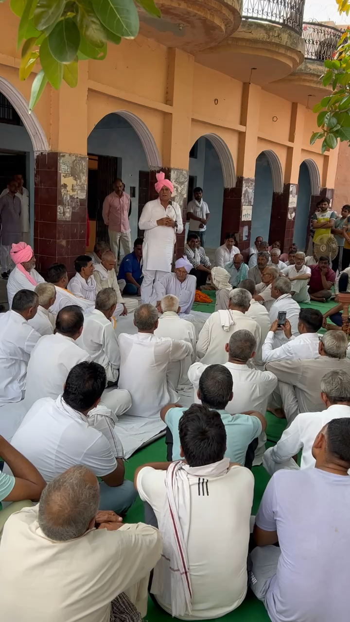 गाँव-धतीर
#हाथ_से_हाथ_जोड़ो_यात्रा
#करन_सिंह_दलाल
पूर्व मंत्री हरियाणा