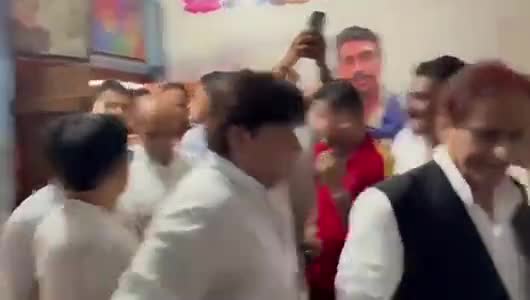 चंद्रशेखर आजाद से मुलाकात करने पहुंचे आजम खान

#चंद्रशेखर #bhimarmy #ajamkhan #sp