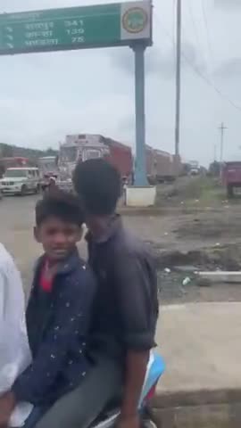 #मंडला_में_बरेला_निवास #मार्ग पर लंबा जाम 46 घंटे से लगा इतना लंबा जाम 46 घंटे से ज्यादा वक़्त से लग है जाम 10km से 14km