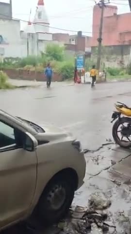 पानीपत: #Netaji Colony Ward No 21 Jatal road Sondhapur Panipat pakki Sadak or nali na hone ki wajha se gali ka bura haal