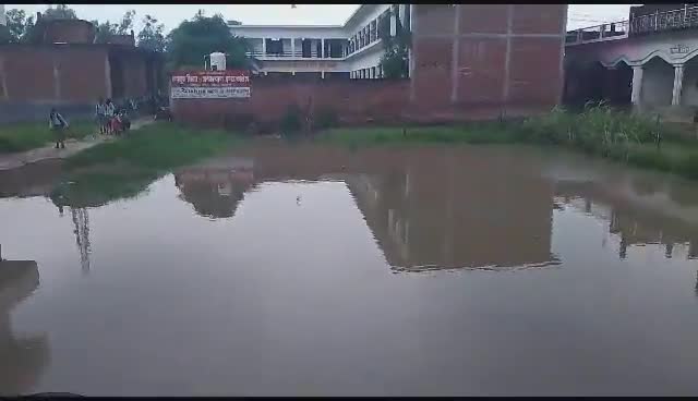ठठिया कॉलेज स्थित लव-कुश इंटर कॉलेज के पास नाला जाम होने की वजह गलियों में भरता पानी 
#kannaujnews #barsatimausam