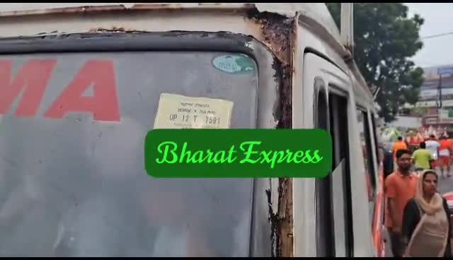#मुज़फ्फरनगर-
शिवभक्त कावड़िया भाइयो के जीवन से खिलवाड़ 
 कावड़ यात्रा में भाजपा सरकार की बड़ी लापरवाही
 खटारा एंबुलेंस के सहारे सेवा शुरू की
जर जर हुई मोबाइल एंबुलेंस का भाजपा नेता ने कर दिया उद्घाटन