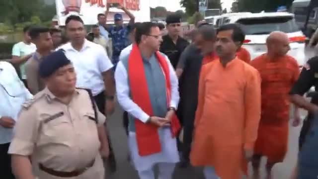 हरिद्वार मे मुख्यमंत्री धामी ने कांवड़ियों ने बरसाए फूल 
#कांवडमेला #हरिद्वार #मुख्यमंत्रीधामी #ukcm #haridwarpolice