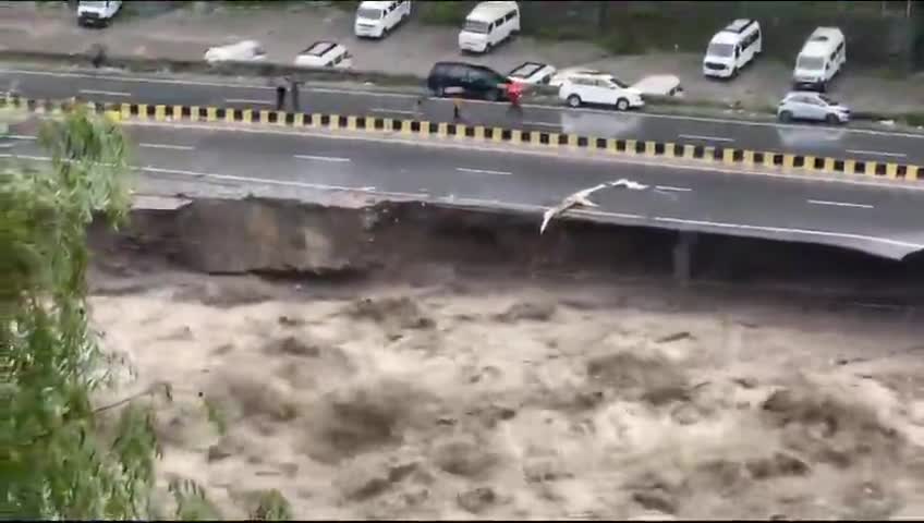 #manali कुदरत का क़हर मनाली, कुल्लू, मणिकरण, मंडी में हालात बेकाबू #india #vairalnews #breakingnews