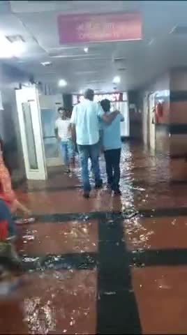 बरसात का पानी ऋषिकेश एम्स में घुसा सरकार के दावों की खुली पोल #बरसात #ukgov #rishikeshammis