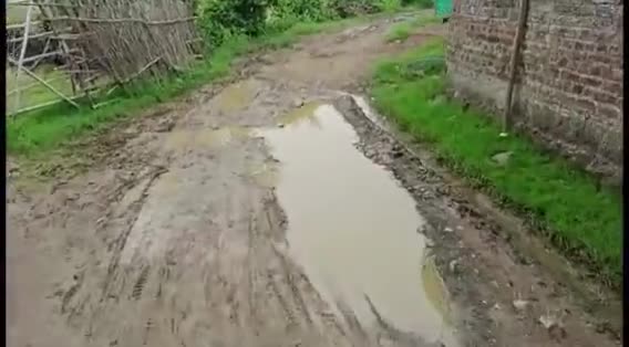 #गंगधार : पक्की सड़क नहीं होने से ग्रामीणों में फूटा आक्रोश